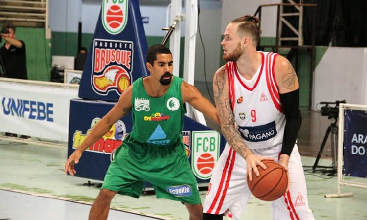 Cravinhos vence em Brusque e lidera isoladamente o Campeonato Brasileiro