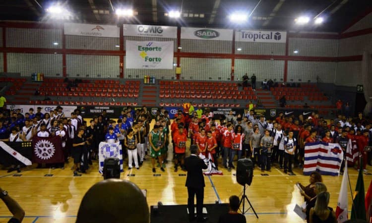Copa Brasil de Clubes Sub-16 Masculina foi aberta neste domingo com 12 jogos