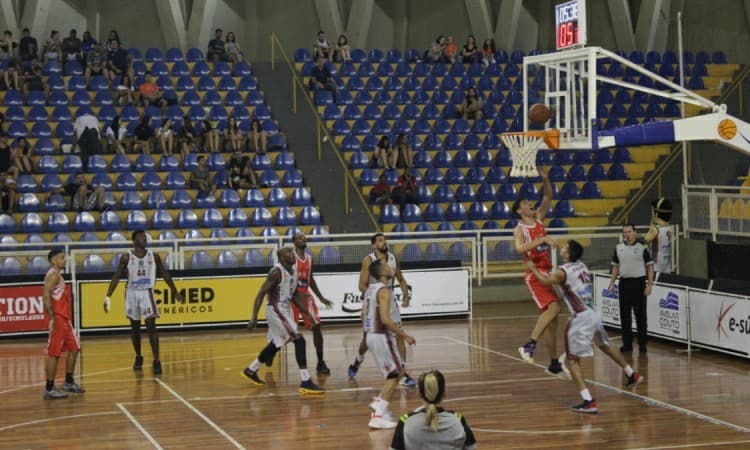 Cravinhos e NBPG vencem e lideram o Campeonato Brasileiro