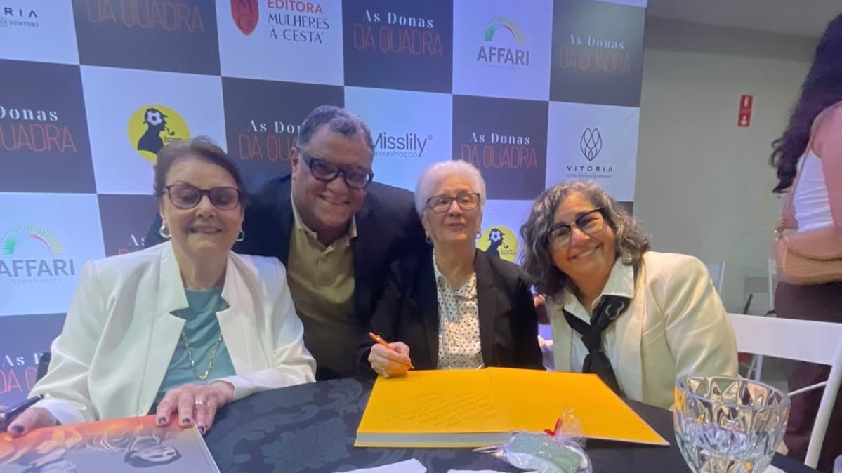 Léo Figueiró representa a CBB no lançamento de livro sobre pioneiras do basquete feminino brasileiro