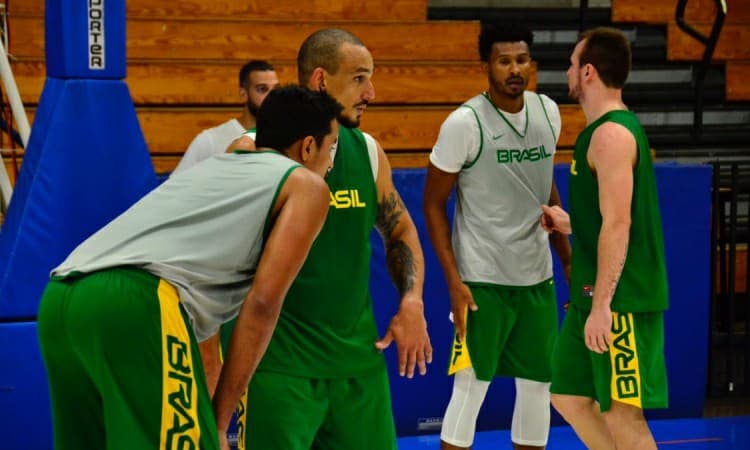 Recuperado de lesão, Alex reforça a Seleção Brasileira na "decisão" contra Ilhas Virgens 