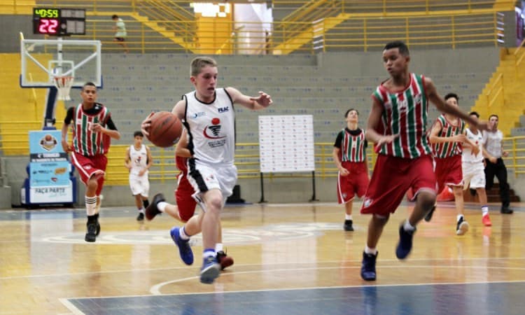 Torneio de Basquete de Franca tem primeiro resultado centenário