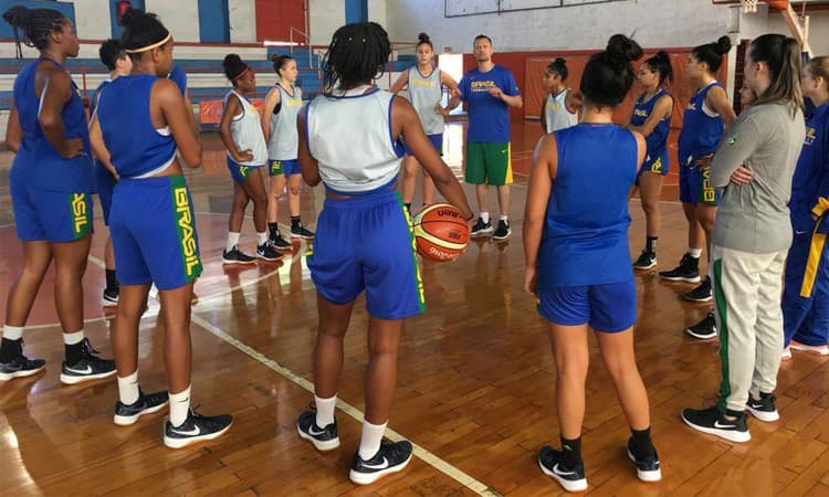 Virgil Lopez analisa positivamente a primeira semana de treinamentos da Seleção Brasileira Sub-16 Feminina