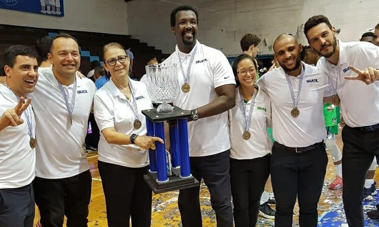 Thelma Tavernari destaca trabalho de base do basquete brasileiro após conquista do título Sul-Americano