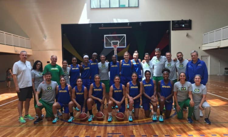 Com visita de diretor de esportes do COB, seleção feminina encerra preparação no Brasil