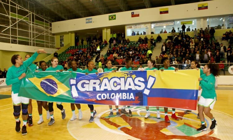 Brasil sofre a virada nos segundos finais e conclui o Sul-Americano na segunda colocação