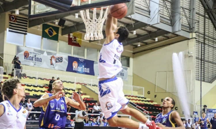 Terceira rodada do Campeonato Brasileiro terá quatro jogos na manhã deste domingo