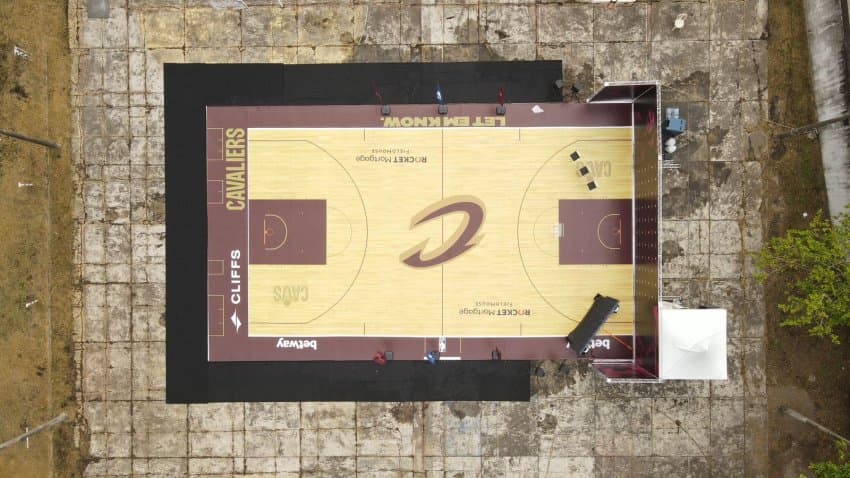 Com a presença de Anderson Varejão, Cleveland Cavaliers anuncia reforma de duas quadras no Saldanha da Gama