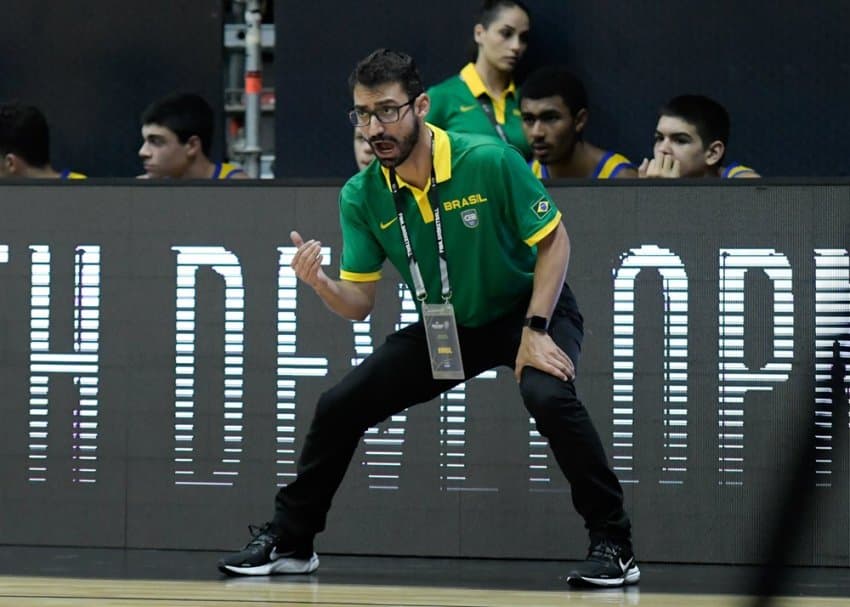 Bruno Porto comemora seu primeiro título como técnico na Seleção brasileira