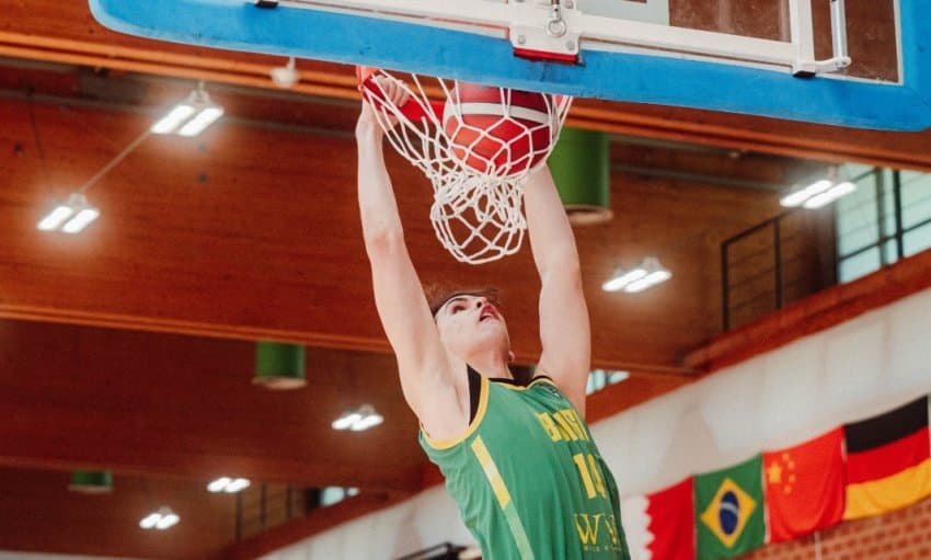 Brasil busca virada heroica, vence a Itália na prorrogação e garante vaga na semifinal do Albert Schweitzer