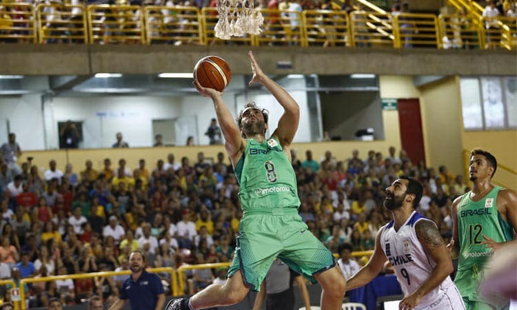 Com ginásio lotado e Benite inspirado, Brasil bate o Chile e segue invicto no grupo B da classificatória para a Copa do Mundo FIBA