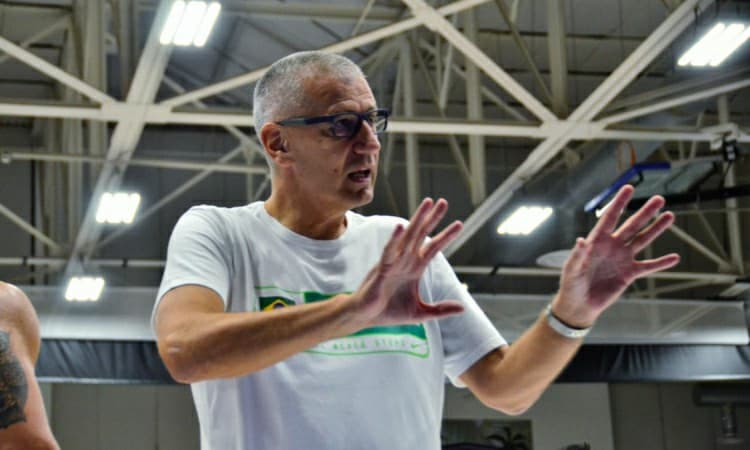 Mesmo com a vaga na Copa do Mundo assegurada, Petrovic encara confronto contra República Dominicana como um teste importante