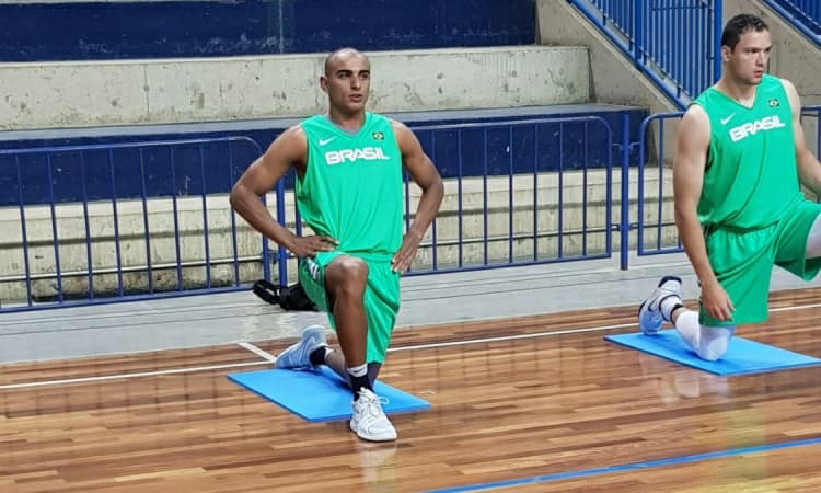 Melhor defensor do NBB pelo segundo ano consecutivo, Jimmy realiza sonho de jogar com Varejão e aposta em vitória sobre a Venezuela