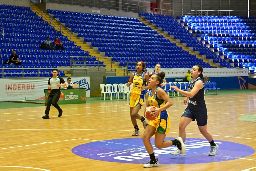 Contra Argentina, Diully Silva estreia com Brasil na Copa América Sub-18  Feminina de Basquete, ap