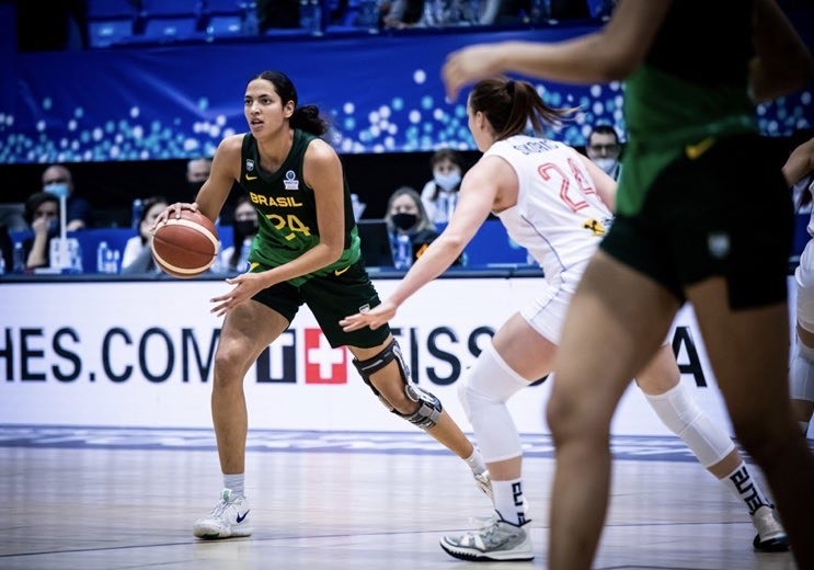 Paixão por jogar basquete supera as dificuldades