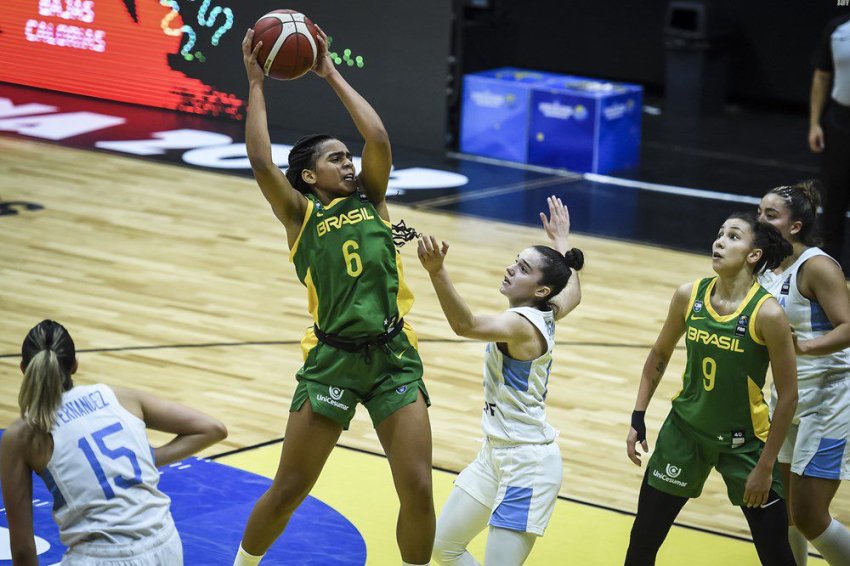 Contra Argentina, Diully Silva estreia com Brasil na Copa América Sub-18  Feminina de Basquete, ap